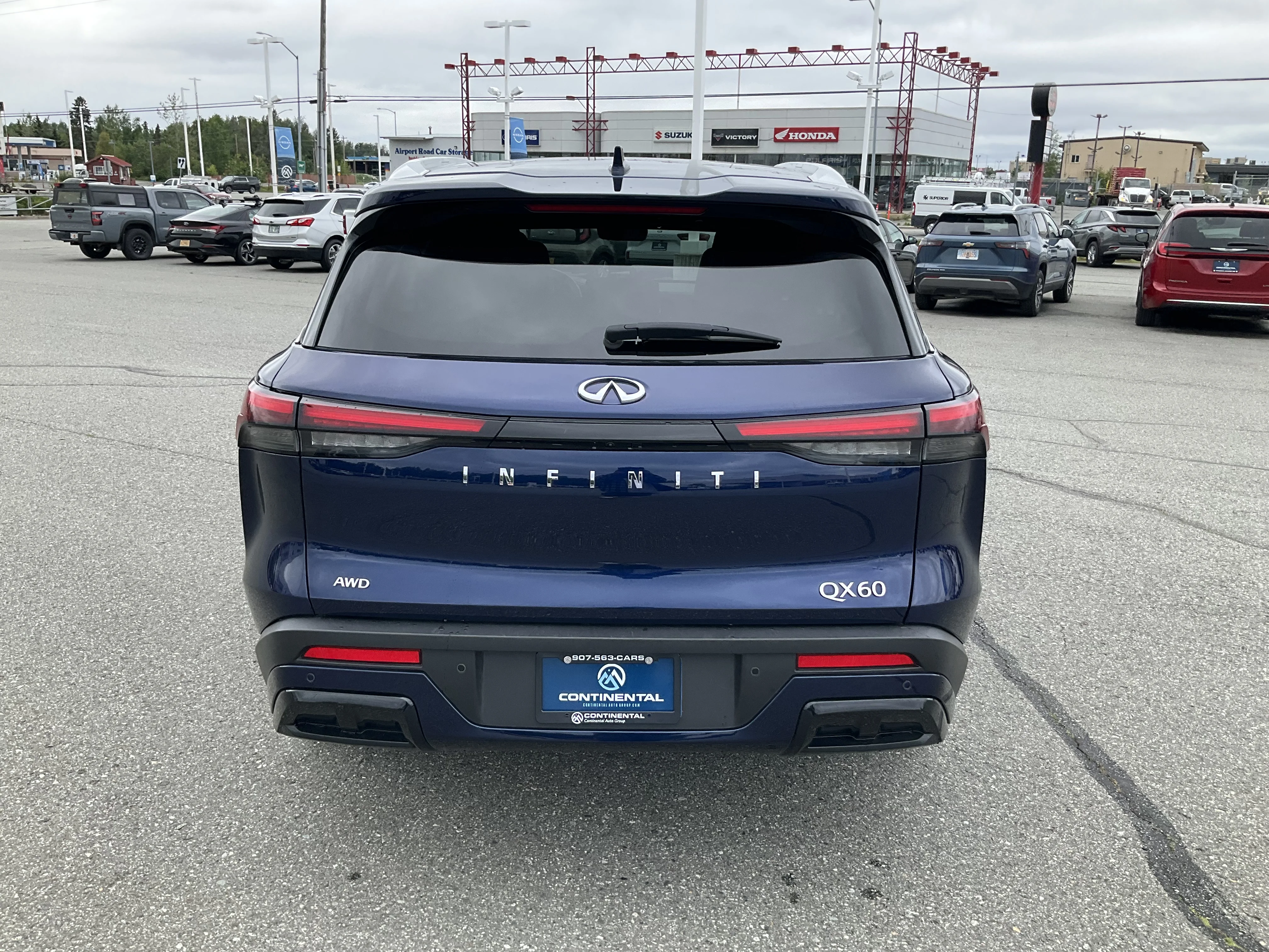 Used 2024 Grand Blue INFINITI LUXE image 4