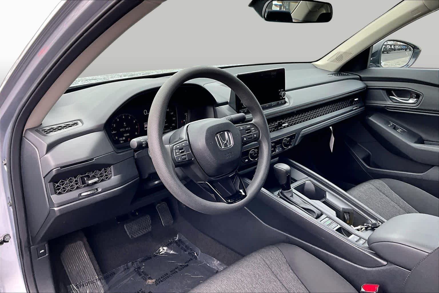 Used 2025 Solar Silver Metallic Honda SE image 17