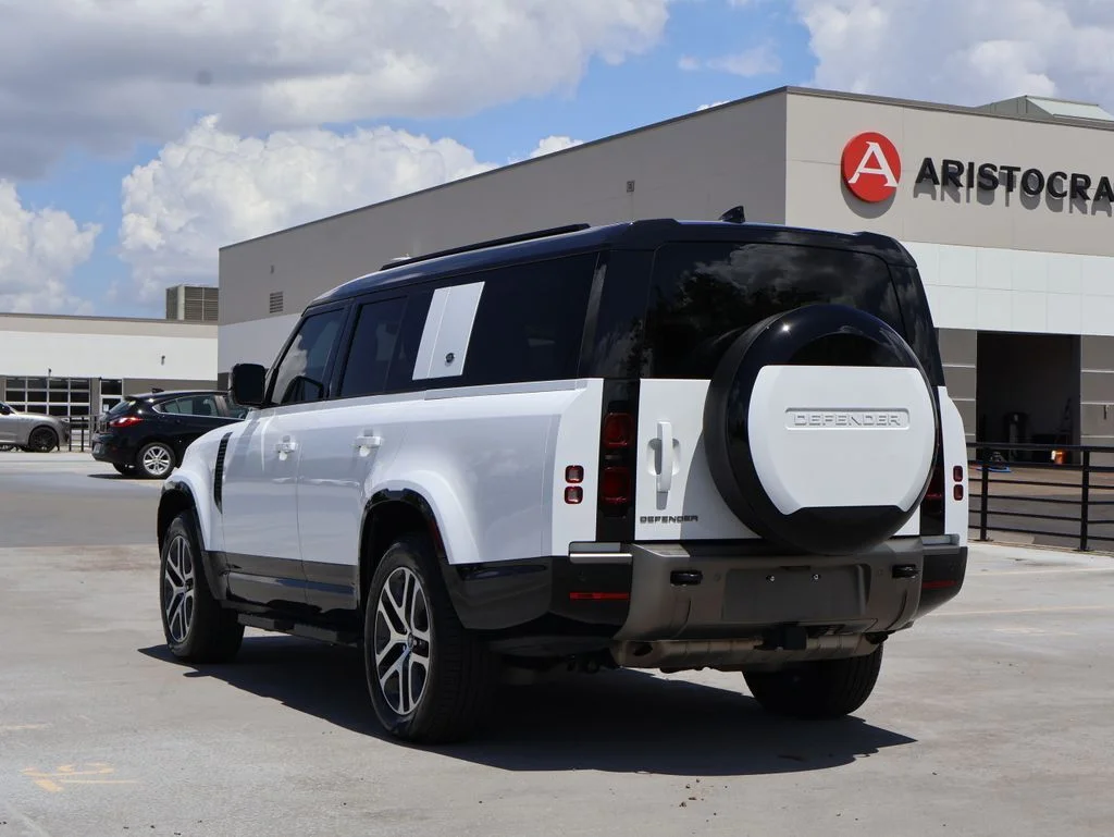 Certified Used 2024 Fuji White Land Rover X-Dynamic SE image 5