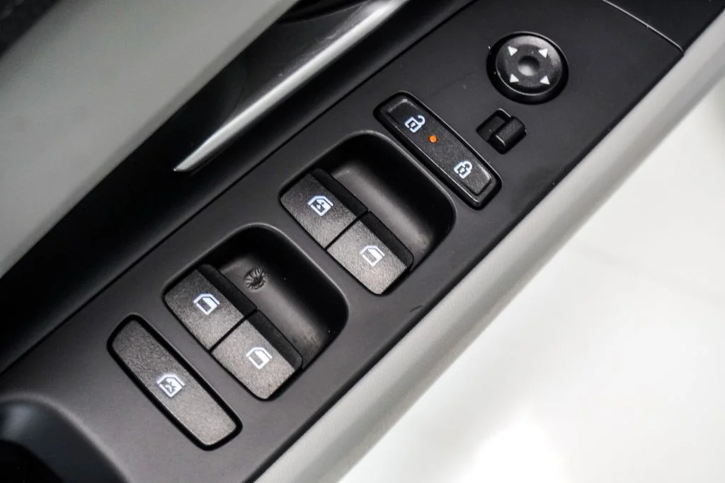 Used 2025 White Hyundai Limited image 23