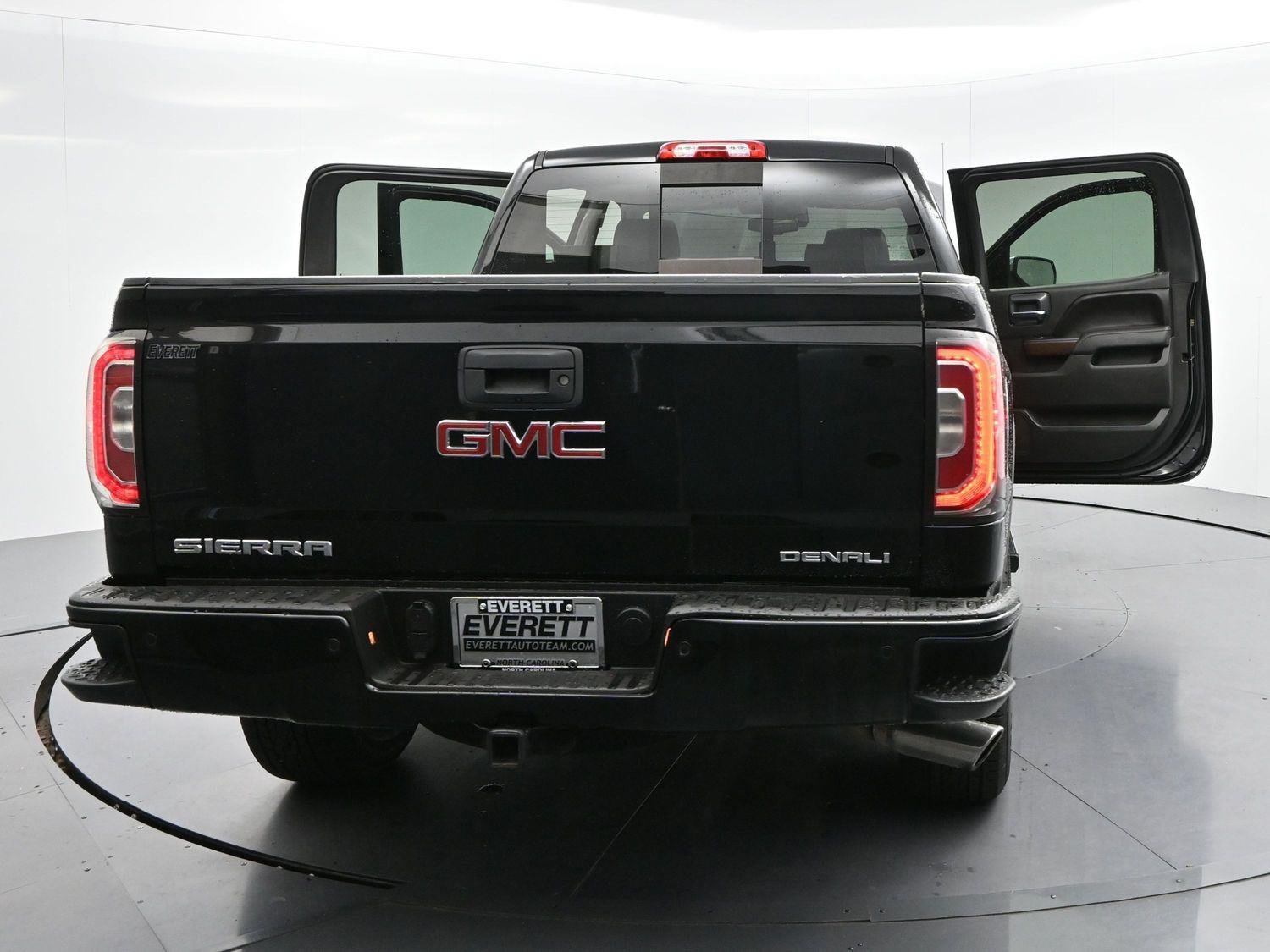 Used 2017 ONYX BLACK GMC Denali image 42