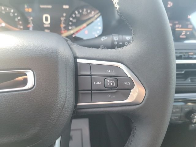 New 2026 Diamond Black Crystal Pearlcoat Jeep Latitude image 10