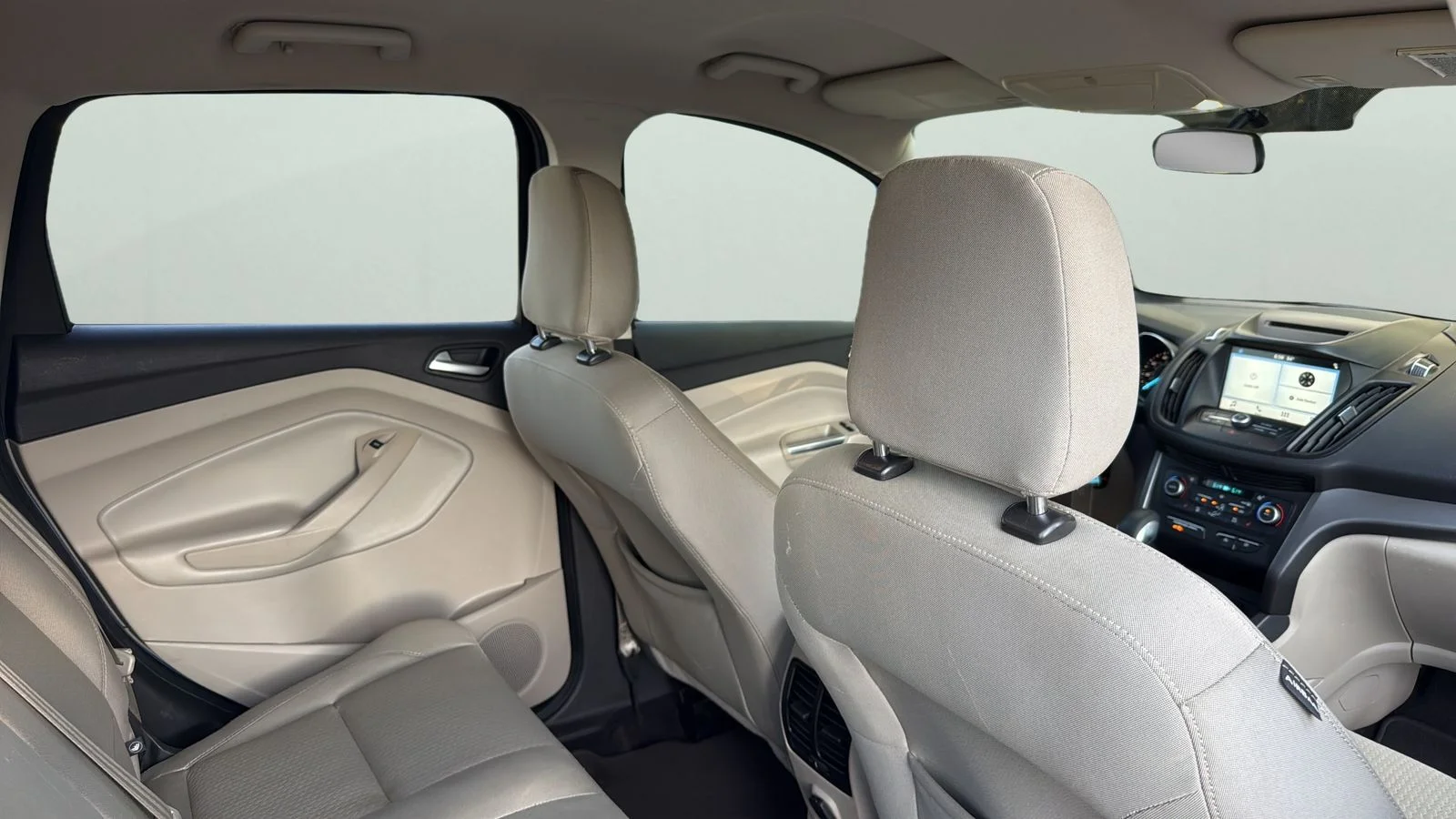 Used 2018 Blue Ford SE image 28