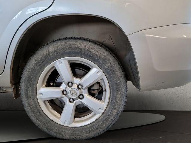 Used 2008 Classic Silver Metallic Toyota Base image 30