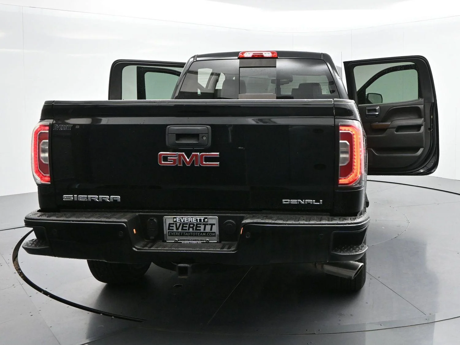 Used 2017 ONYX BLACK GMC Denali image 42