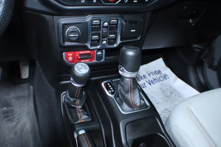 Used 2020 Sting-Gray Clearcoat Jeep Mojave image 11