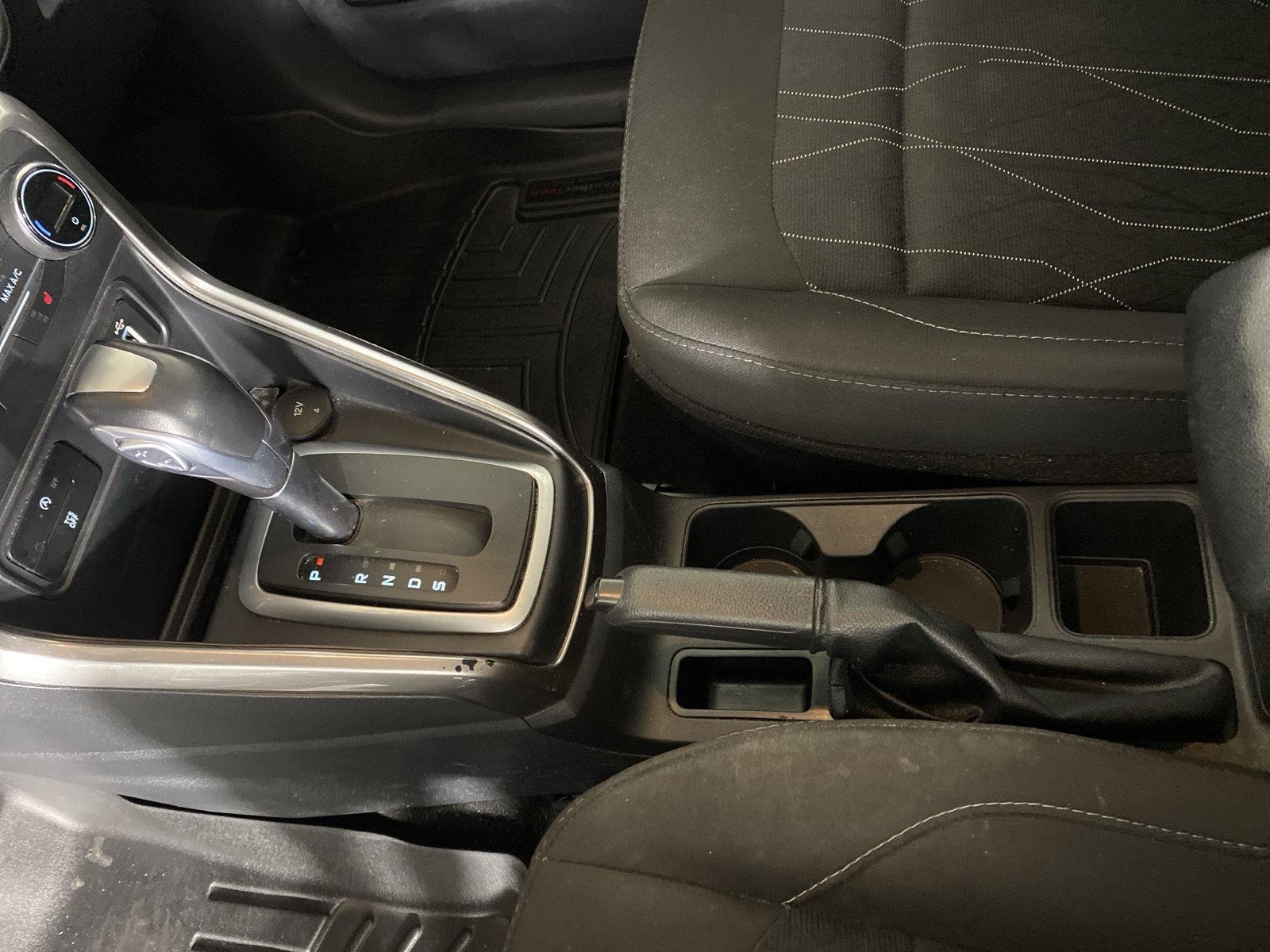 Used 2019 Diamond White Ford SE image 25