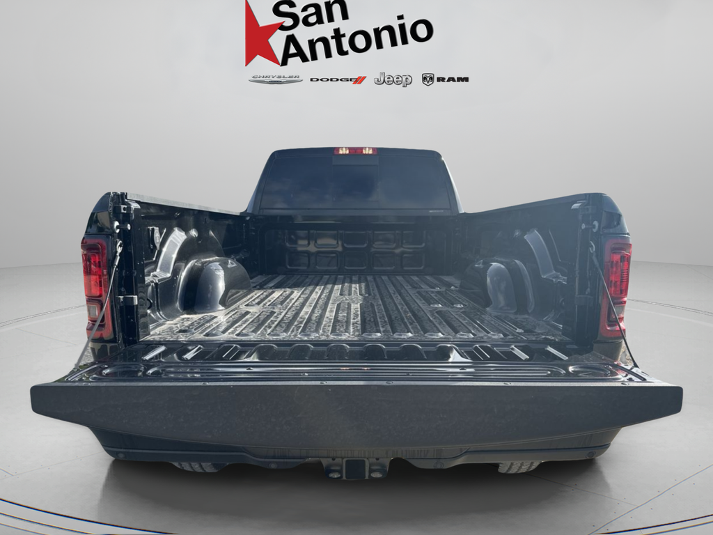 New 2026 Diamond Black Crystal Pearl-Coat Exterior Paint RAM Tradesman image 34