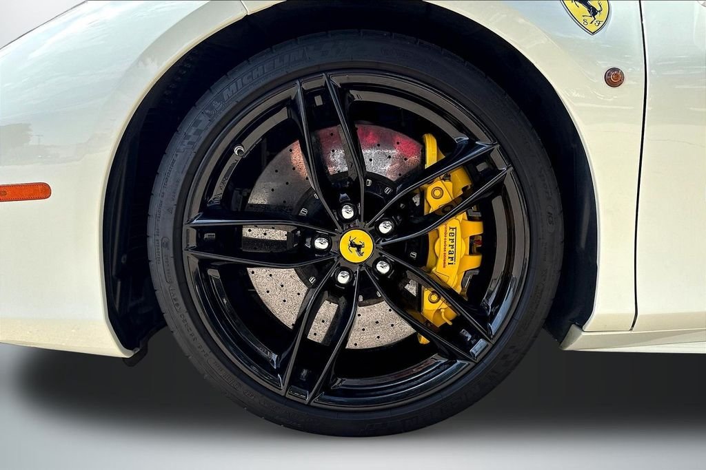 Used 2018  Ferrari  image 28