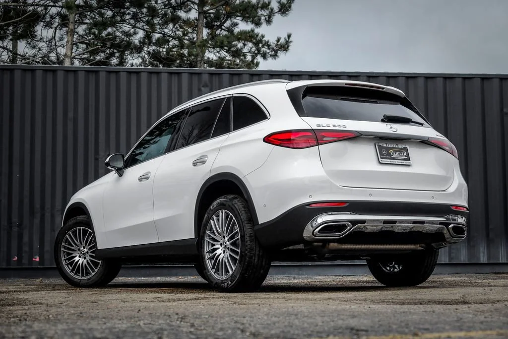 New 2026 Polar White Mercedes-Benz GLC 300 image 35
