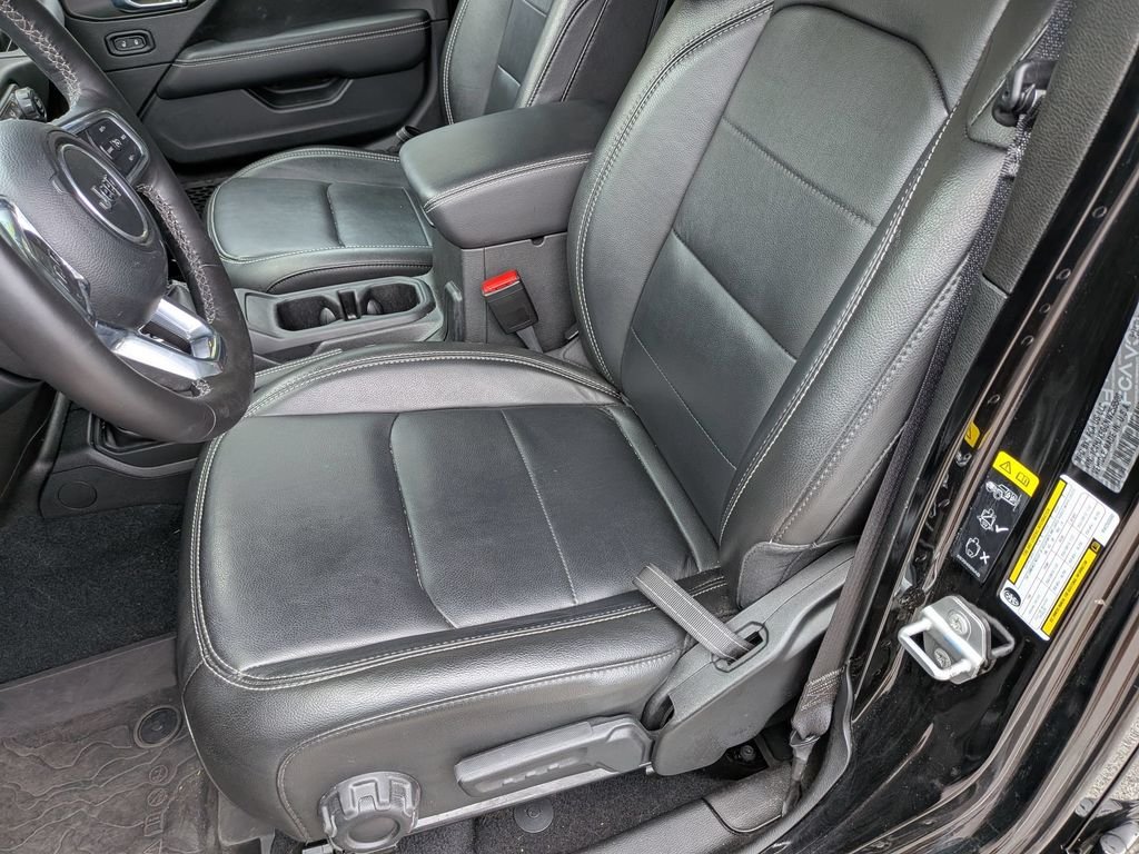 Used 2022 Black Jeep Unlimited Sahara image 24