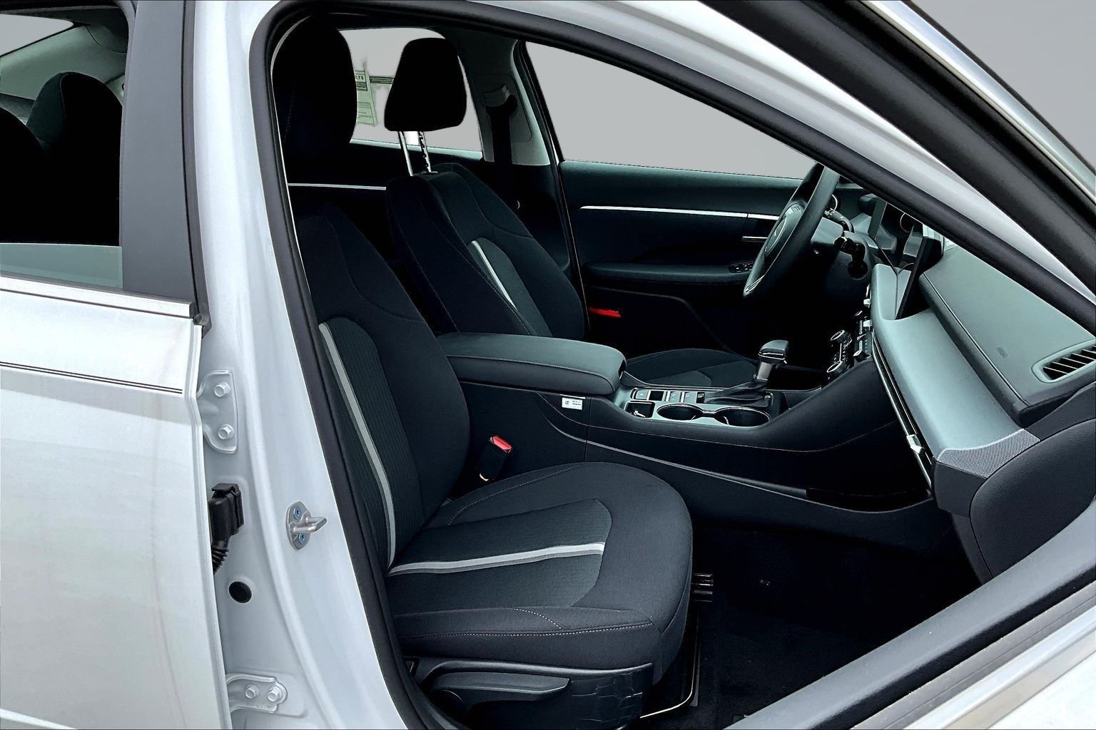 New 2026 White Hyundai SE image 13