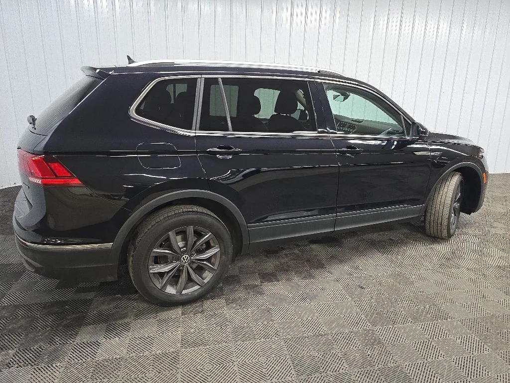Used 2022 Black Volkswagen 2.0T SE image 3
