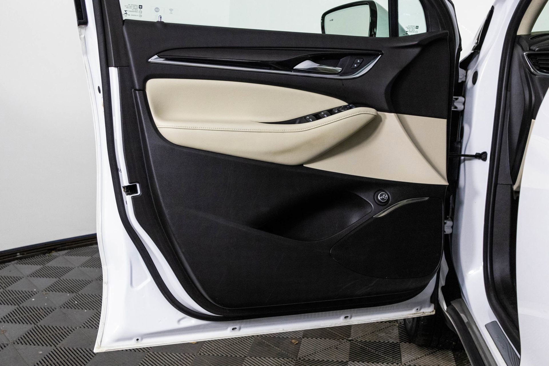 2023 BUICK ENCLAVE - Image 33