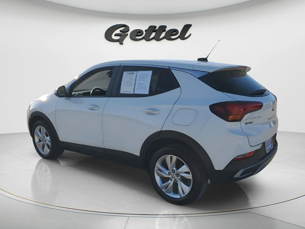 Used 2025 Summit White Buick Preferred image 7