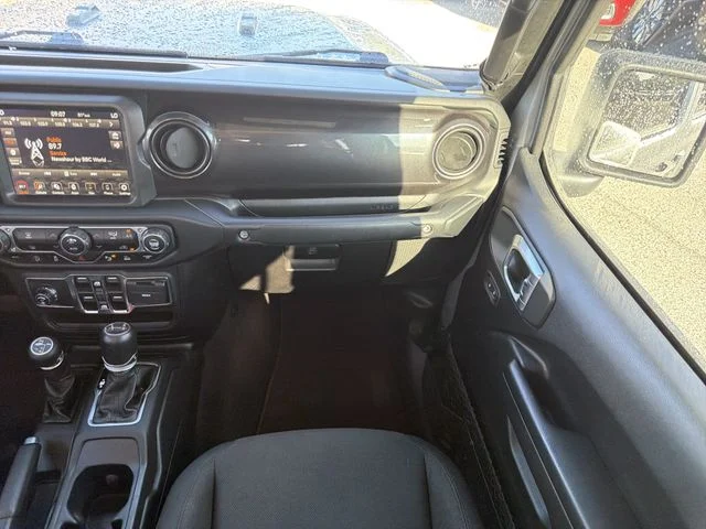 Used 2020 Silver Jeep Altitude image 16