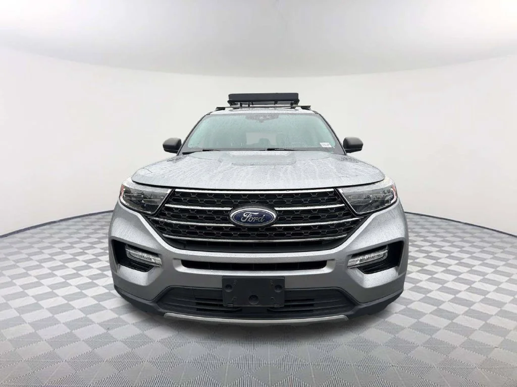 Used 2023 Silver Ford XLT image 2