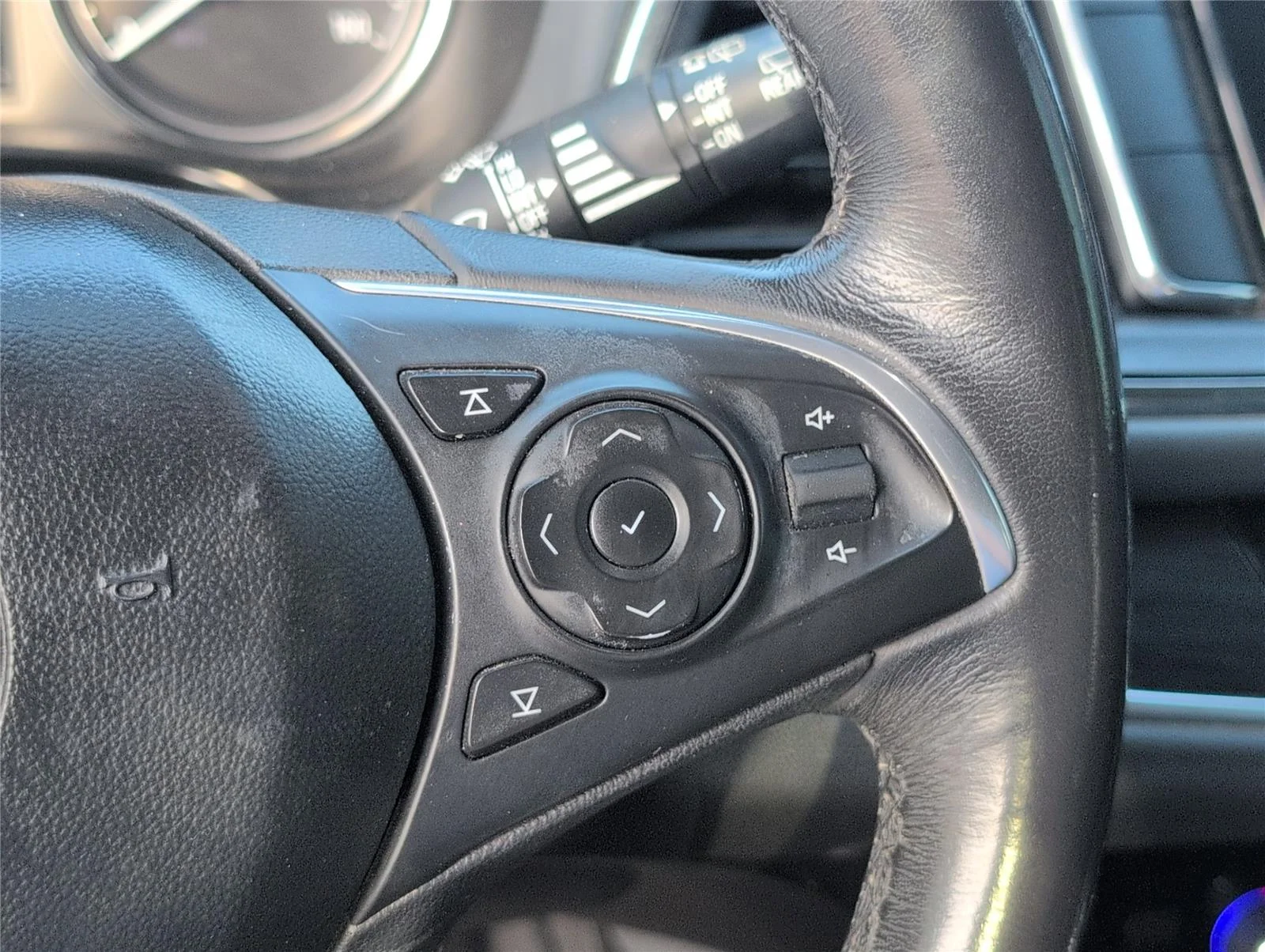 Used 2020 Summit White Buick Essence image 26