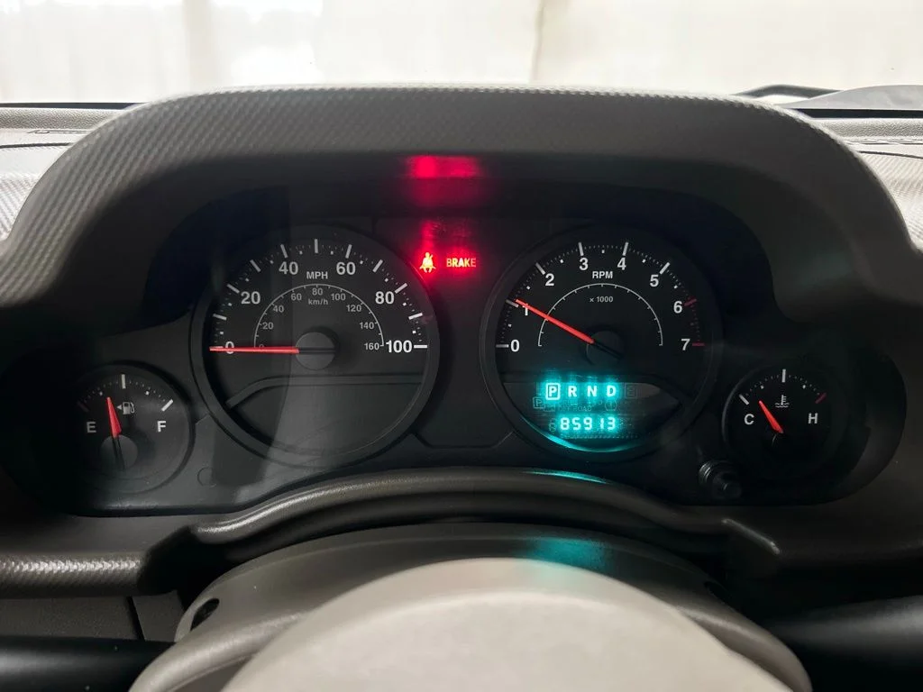 Used 2009 Green Jeep X image 11