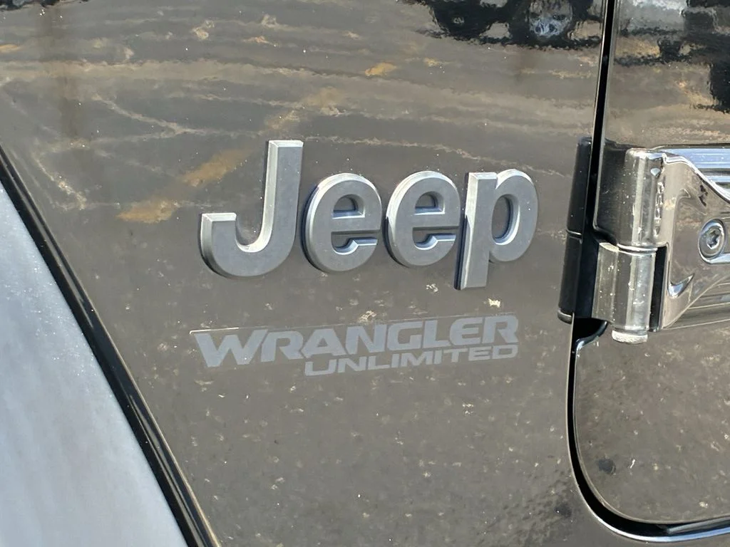 Used 2022 Black Jeep Unlimited Sport Altitude image 12