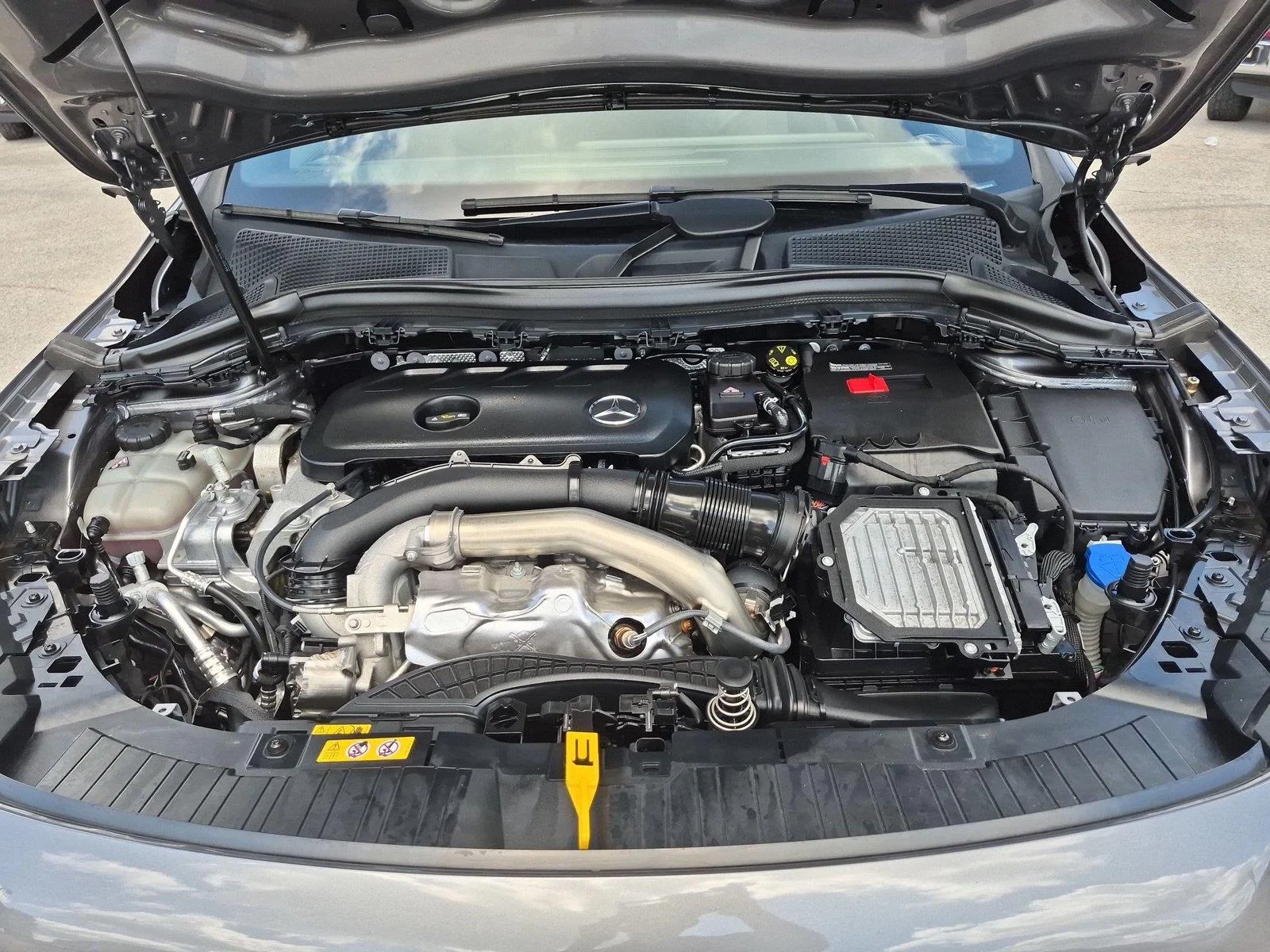 Used 2025 Mountain Grey Metallic Mercedes-Benz GLA 250 image 38