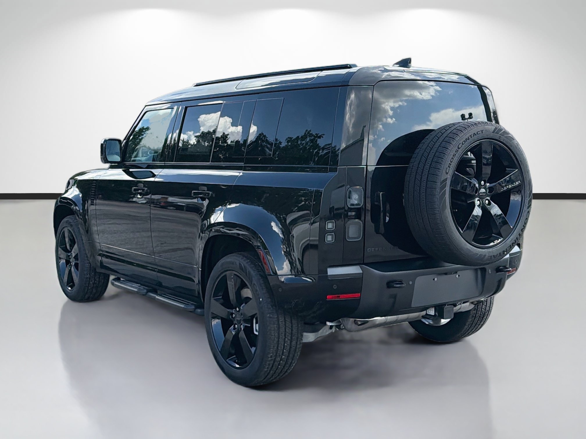 New 2026 Santorini Black LAND ROVER X-Dynamic SE image 3