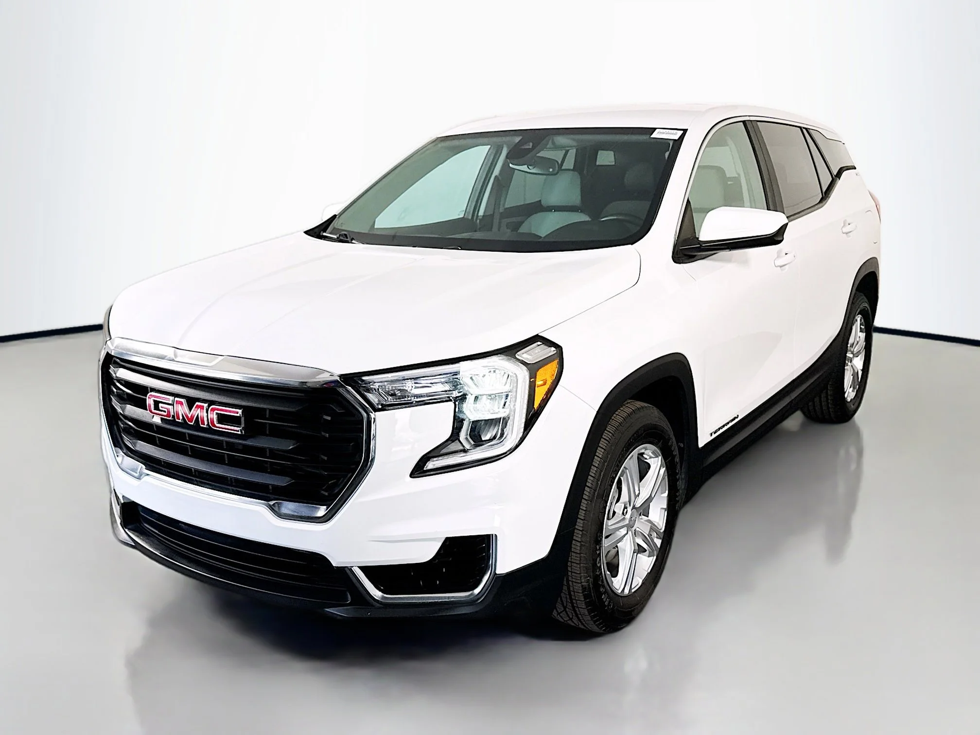 Used 2022 Summit White GMC SLE image 3