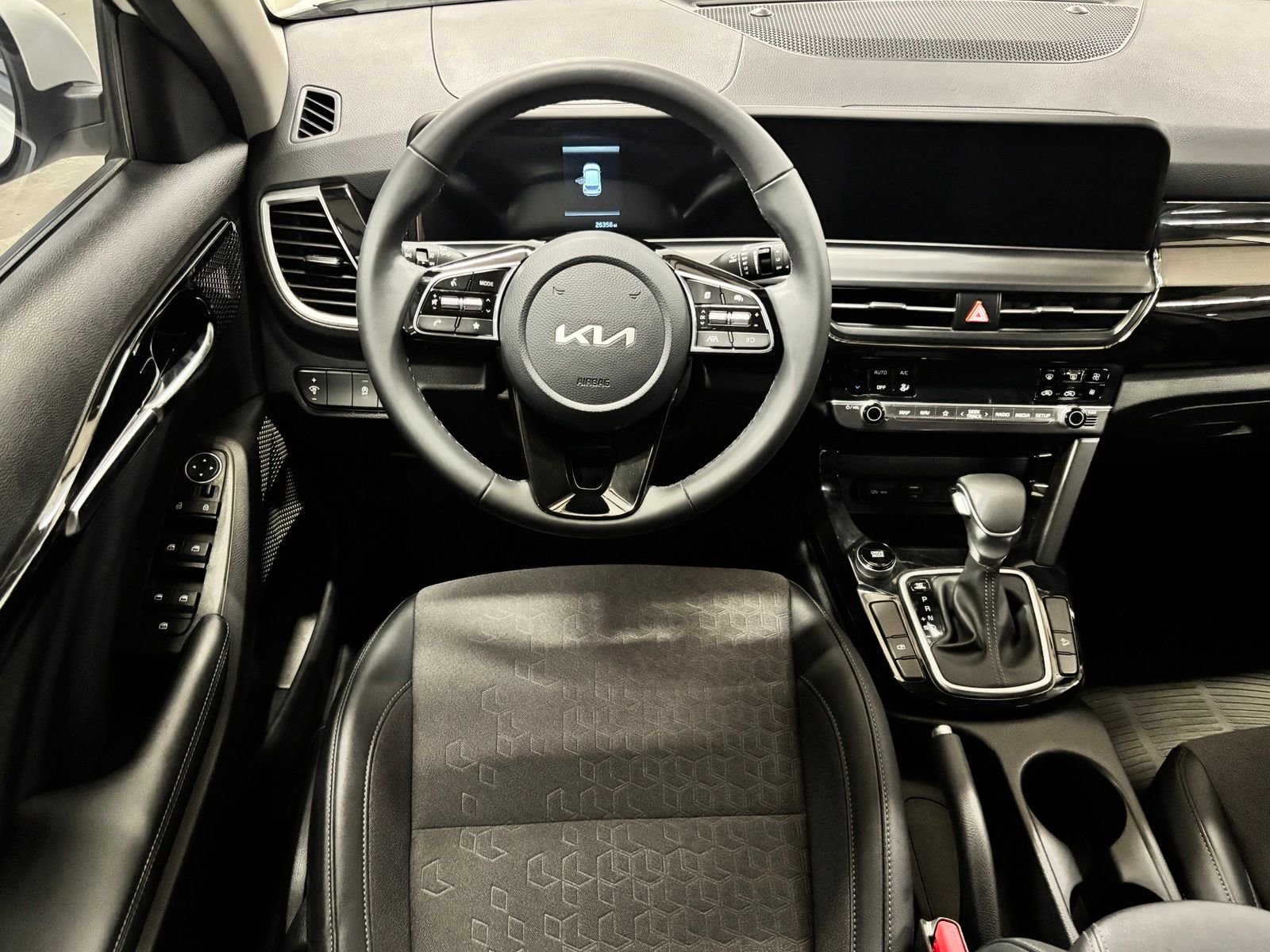 Used 2025 White Kia S image 11