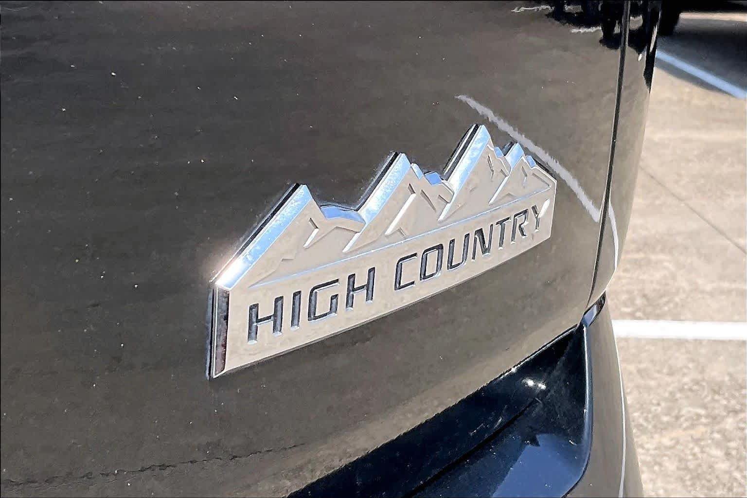 Used 2018 Mosaic Black Metallic Chevrolet High Country image 9