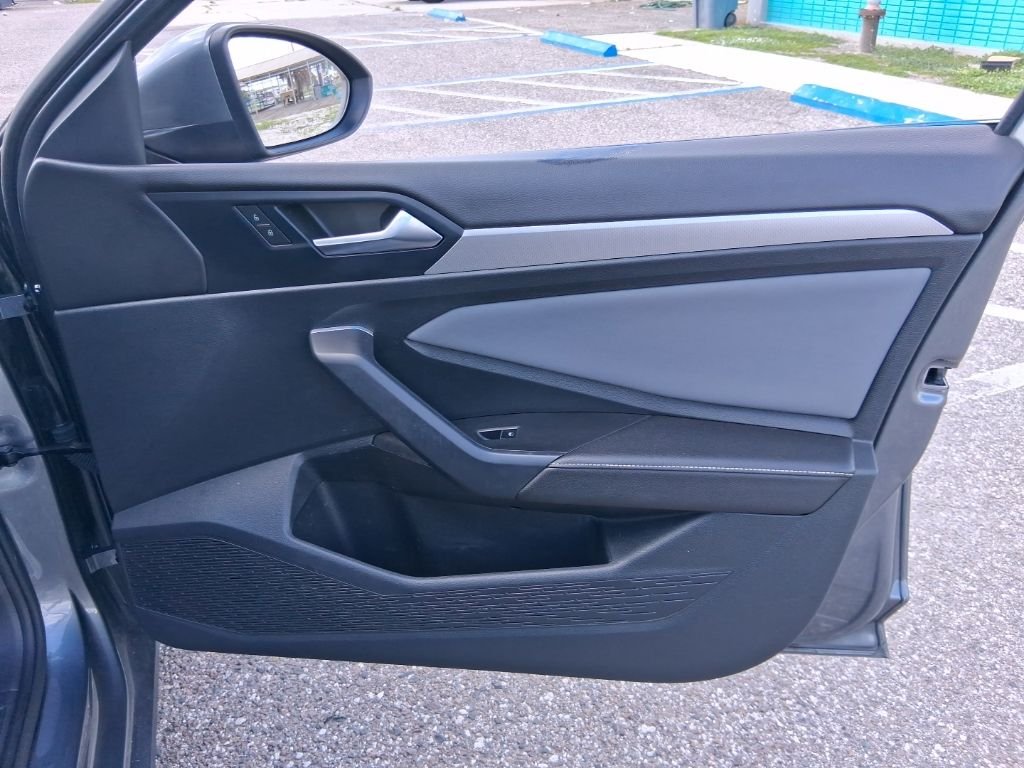 2025 Volkswagen Jetta SE - Photo 18