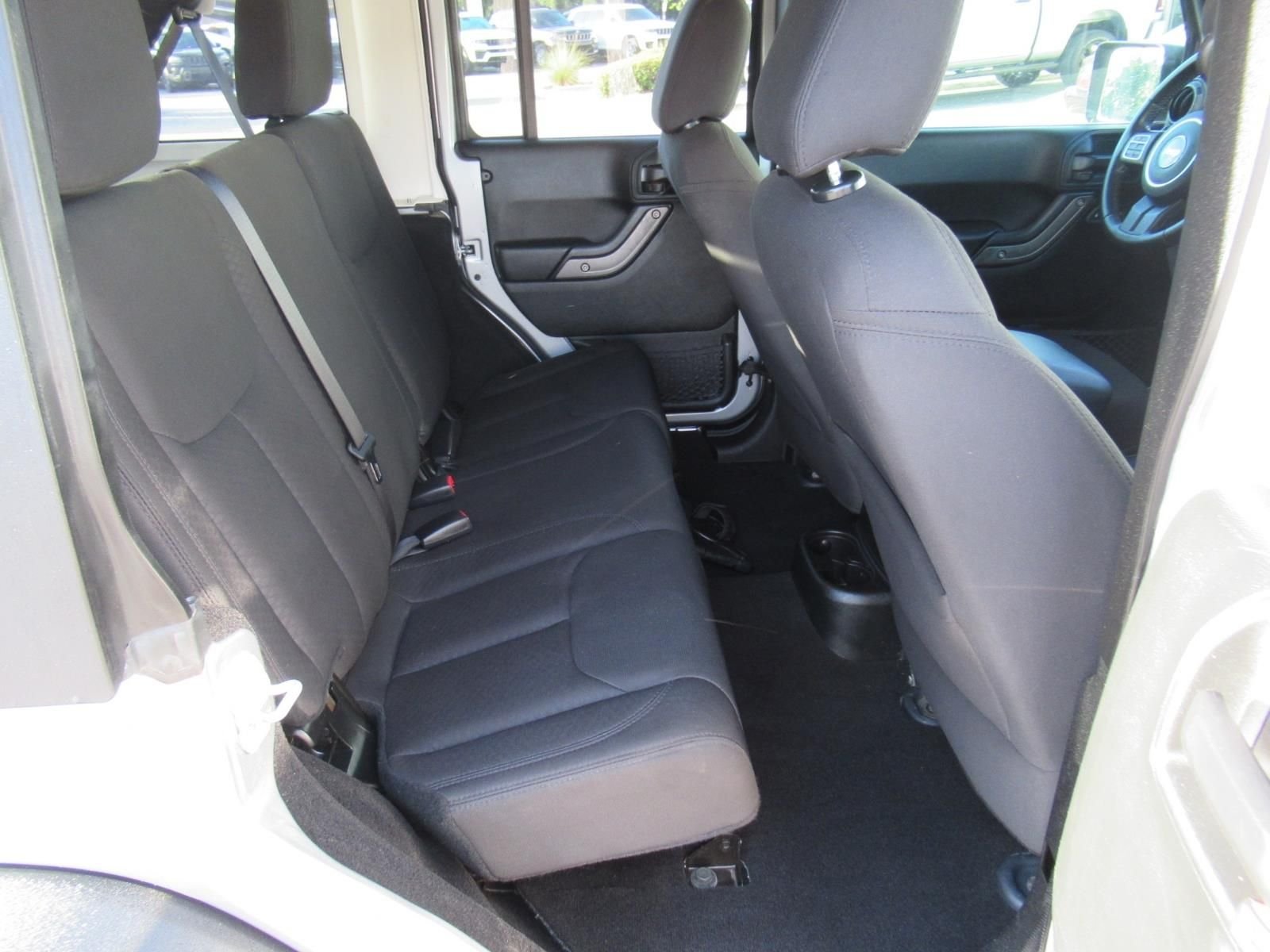 Used 2018 Silver Jeep Unlimited Sport image 28