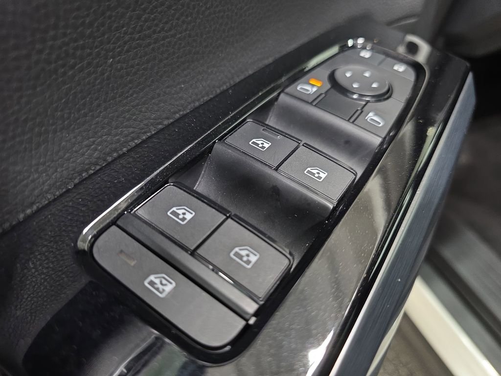 Used 2023 Pearl White Tricoat Nissan SL image 27