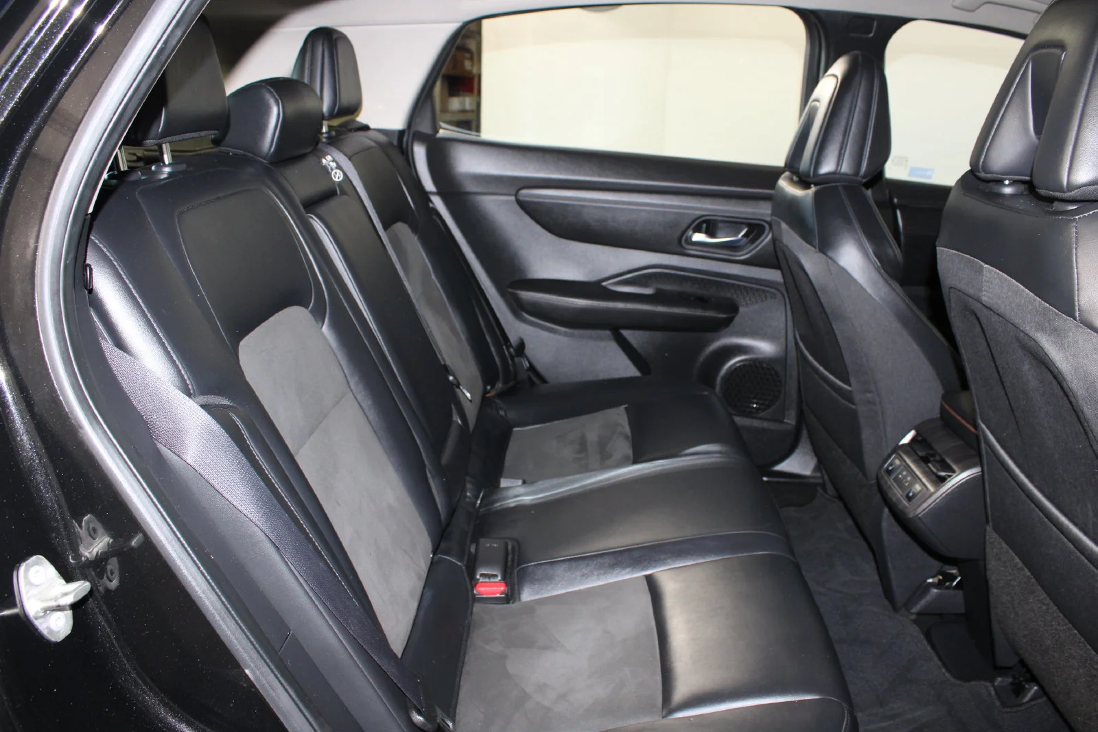 Used 2023 Black Nissan EVOLVE+ image 17