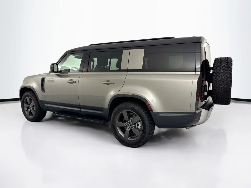 Used 2025 Gray Land Rover S image 7