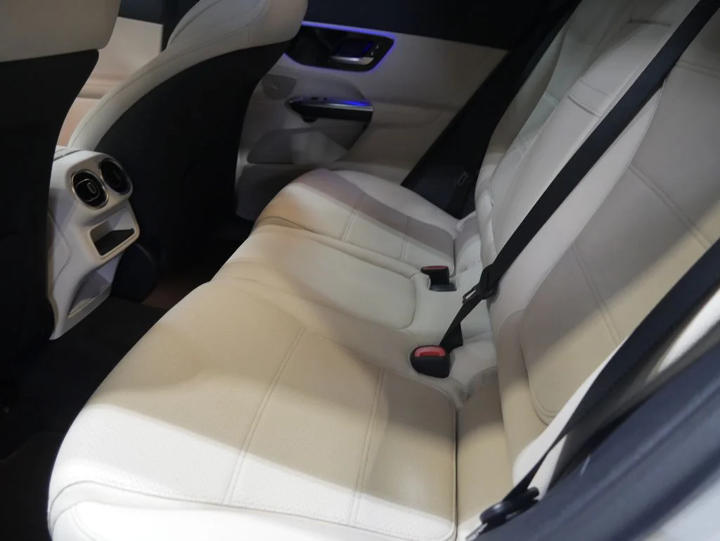 New 2026 Polar White Mercedes-Benz GLC 300 image 22
