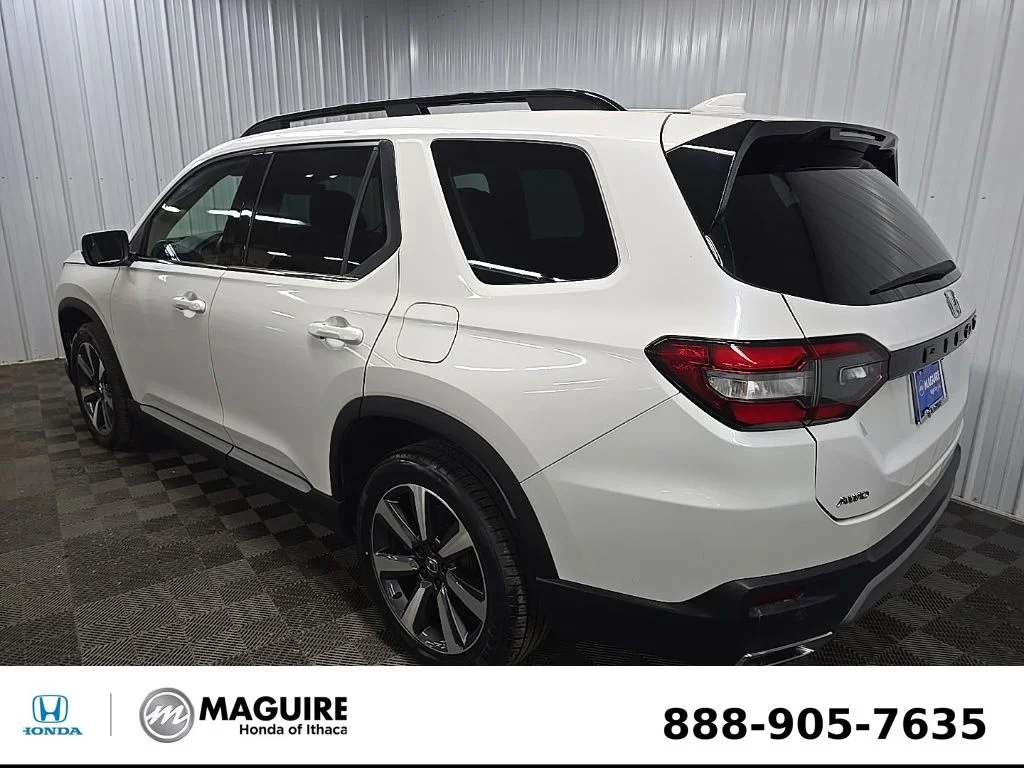 Used 2025 Platinum White Pearl Honda Touring image 9