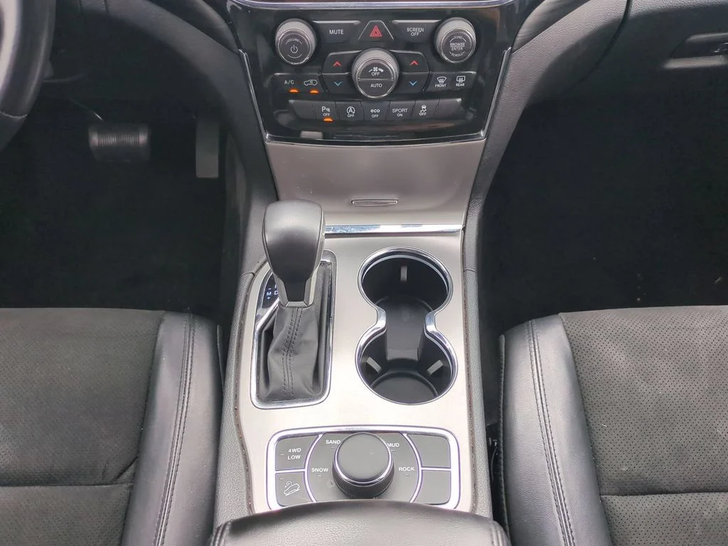 Used 2022 Black Jeep Laredo X image 19