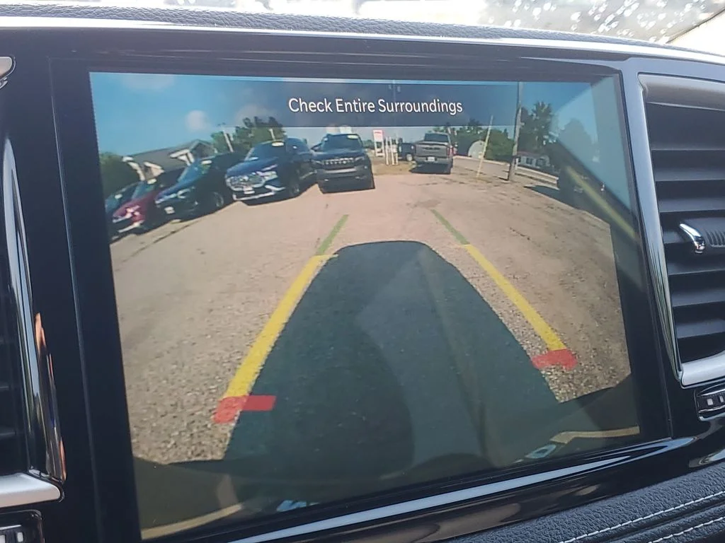 New 2027 Olive Green Pearl-Coat Exterior Paint Chrysler Select image 20