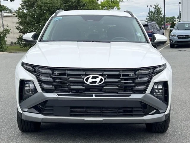 Used 2025 White Hyundai SEL image 16