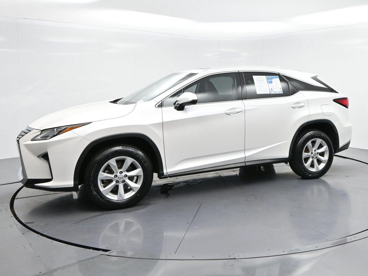 Used 2016 Eminent White Pearl Lexus FWD 4dr image 4