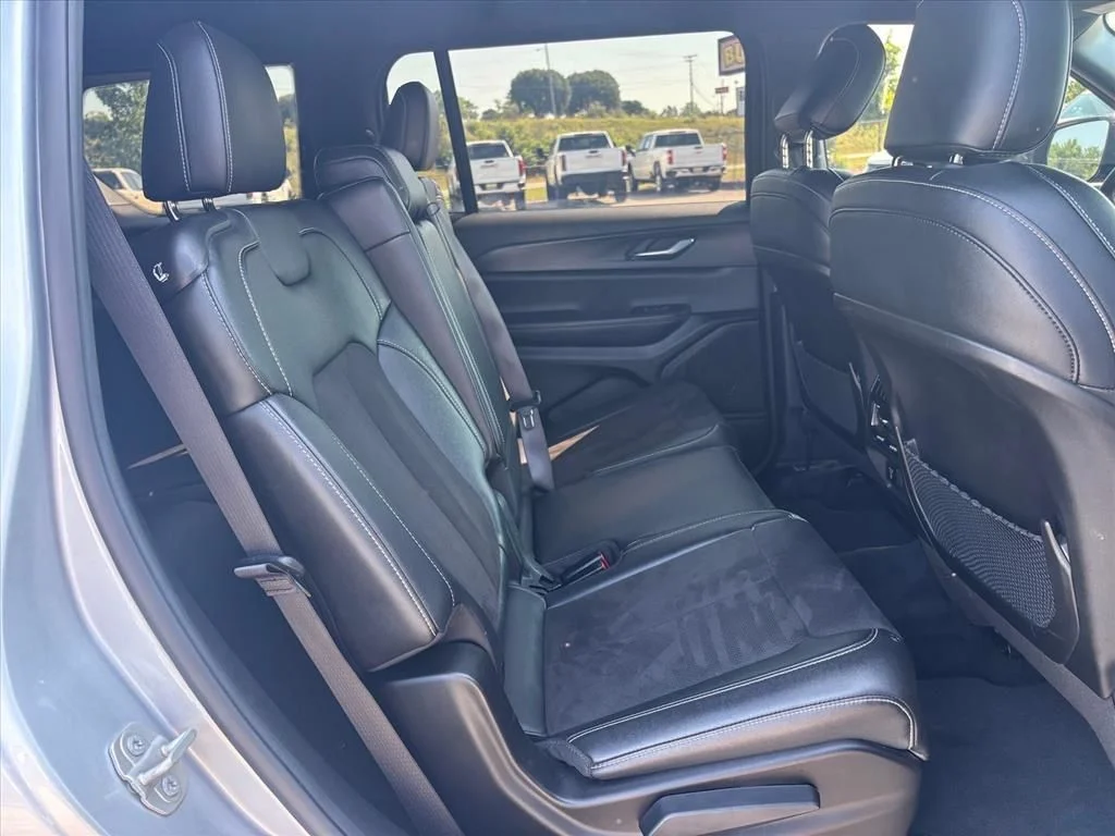 Used 2024 Silver Jeep Altitude image 14