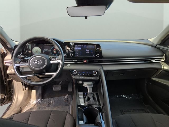 Used 2022 Black Hyundai SEL image 2