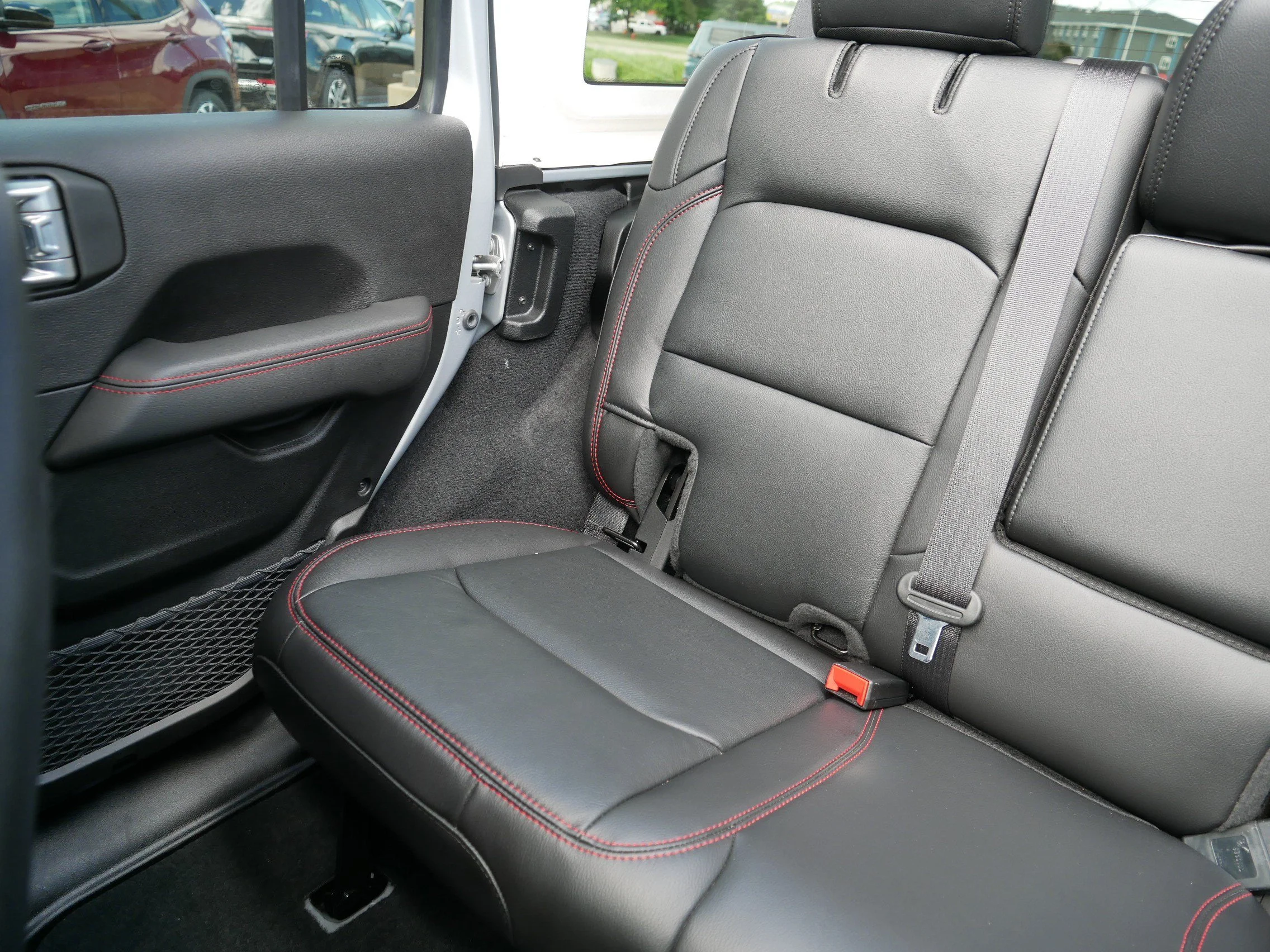 Used 2023 Silver Zynith Clearcoat Jeep Rubicon image 12