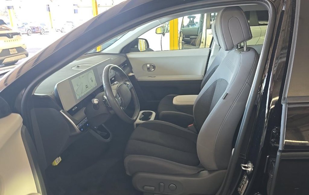 Used 2024 Black Hyundai SEL image 5