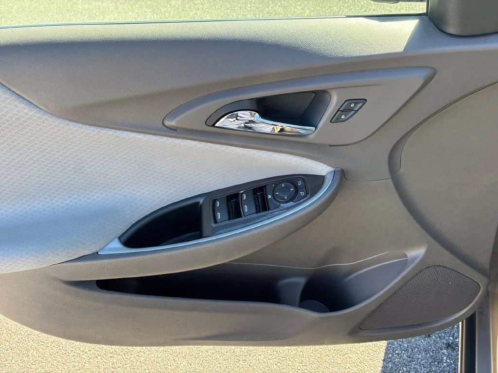 Used 2025 Mineral Gray Metallic Chevrolet 1LT image 12