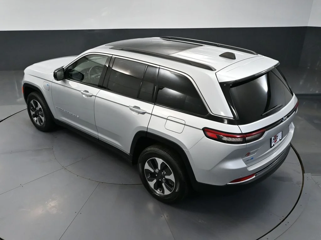 Used 2024 Silver Jeep 4xe image 51