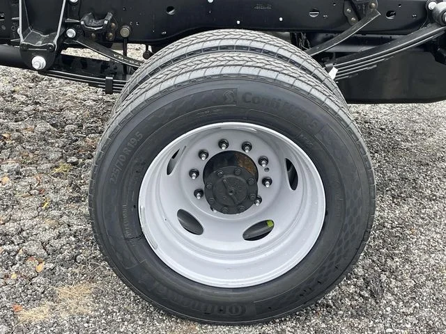 New 2026 Oxford White Ford F-450® XL image 21