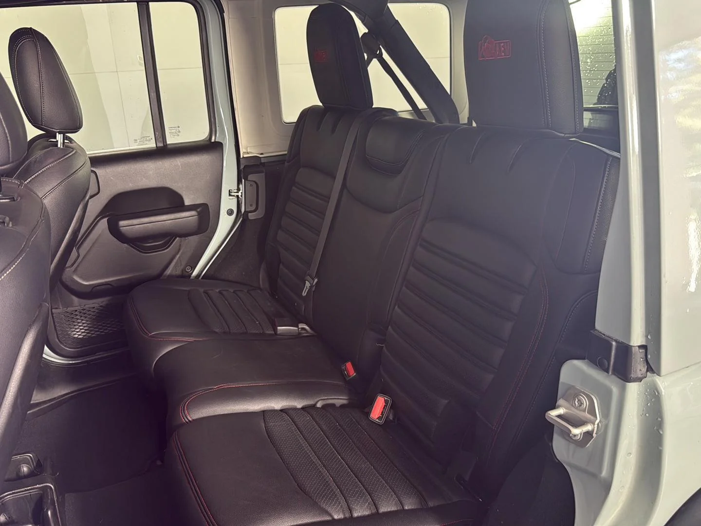 Used 2024 Earl Clearcoat Jeep Rubicon image 16