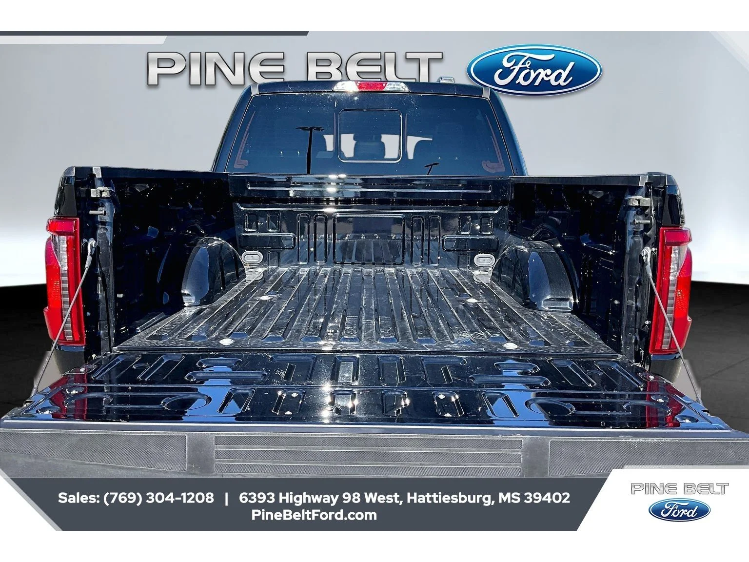 Used 2025 Agate Black Metallic Ford Tremor image 12