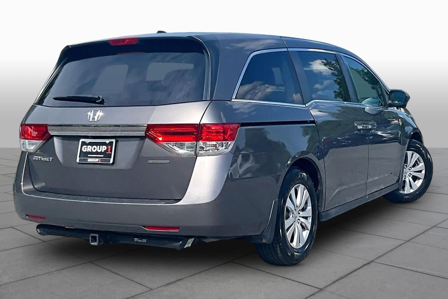 Used 2016 Modern Steel Metallic Honda SE image 13